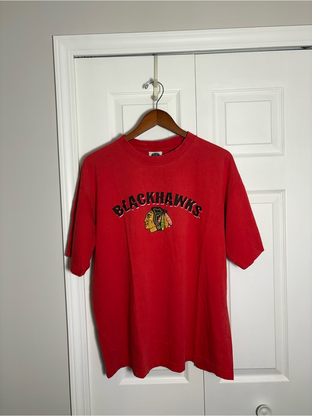 Vintage Y2K Chicago Blackhawks NHL Red T-Shirt Men’s L Stitched Logo 100% Cotton